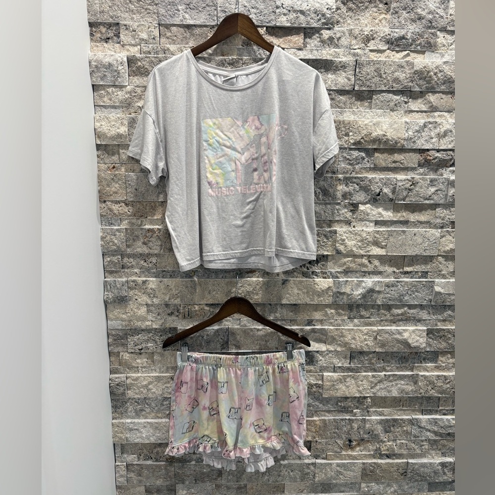 MTV pyjama set Gray Graphic T-Shirt and Pastel Shorts Set size L
